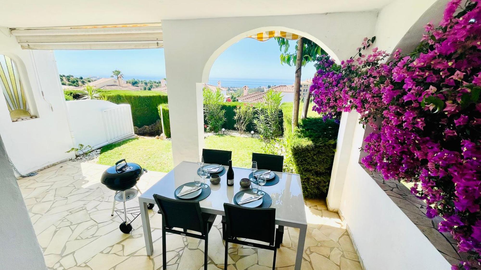 Modern Garden Apartment With A Fantastic Sea View And A Private Garden Sitio de Calahonda Εξωτερικό φωτογραφία